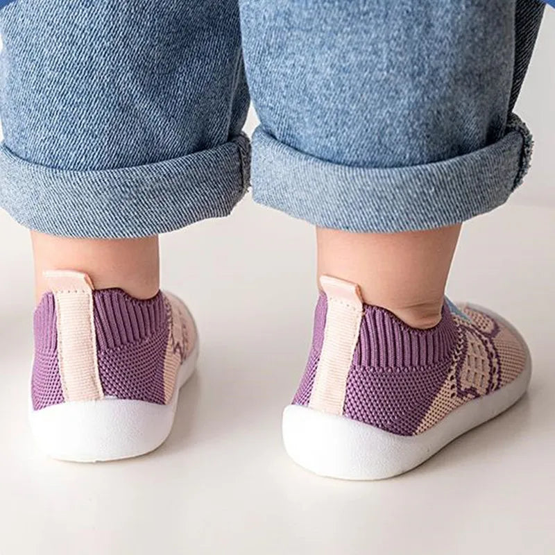 Sapatos de Bebê de Malha: Respiráveis e Antiderrapantes.
